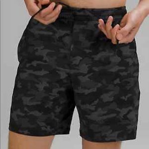 7 inch Lululemon camo print pace breaker shorts